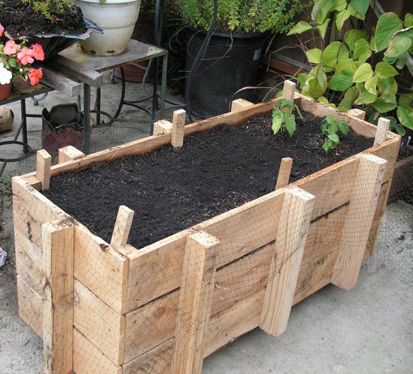 Pallet Planter and Tub Garden – Build Your Own Garden Planters